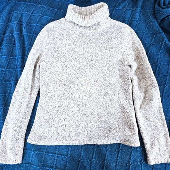 Carolyn Taylor - Long-sleeve White with Black Flecks Turtleneck Sweater - Picture 1 of 4